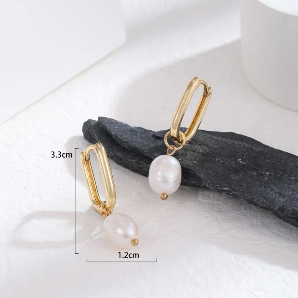 Rectangle gold Huggies with pearl drop charm โจ๐ค - Picture 3 of 3